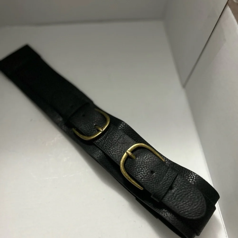 Women’s Black Belt with a Bronze Buckle & snap Closure